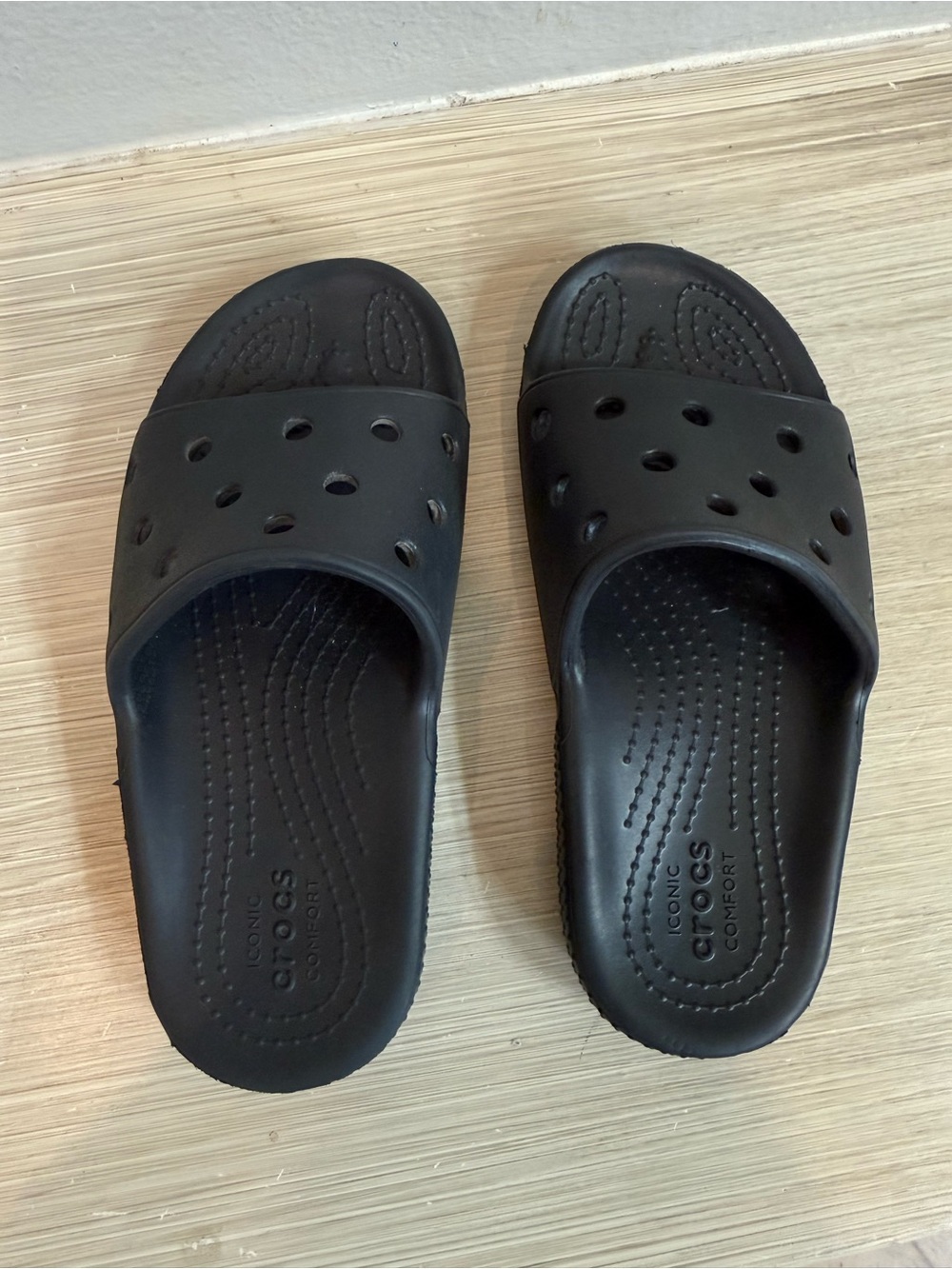 Crocs youth Classic Slide Sandals in Black size 12Y NWOT
